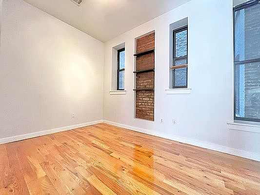 4th image of 707 Saint Johns Pl APT 1r
