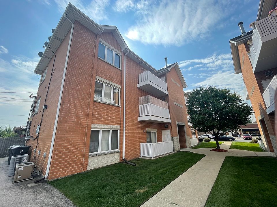 1st image of 2843 N Harlem Ave APT 2E
