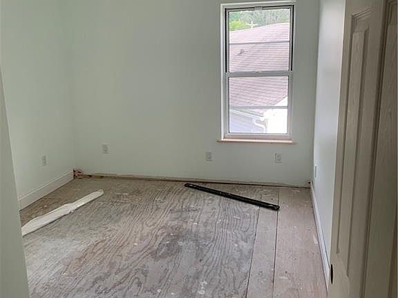 4th image of 97 Railroad Ave