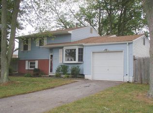 976 Hunt Dr, Toms River, NJ 08753