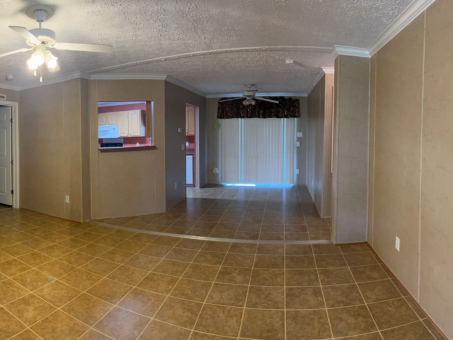 3 bed, 1922 sqft, $1,800 — Photo 4