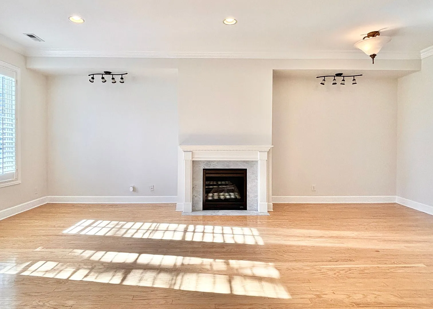 Beautiful & Private Millcreek Townhome! — Photo 2