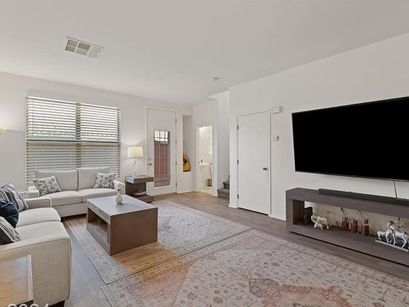 4th image of 9756 Villa La Mora Ave
