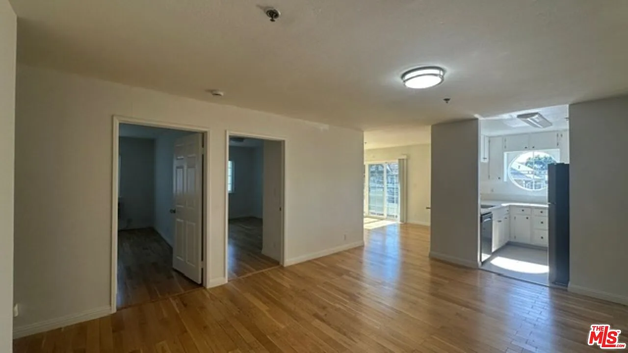 3 bed, 2.0 bath, 1350 sqft, $2,950 — Photo 4