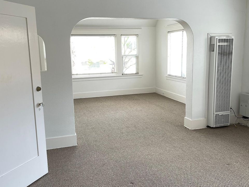 1st image of 1324-1330 E 1st St #1328