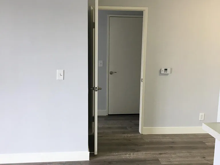 Catalina Apartments — Photo 28