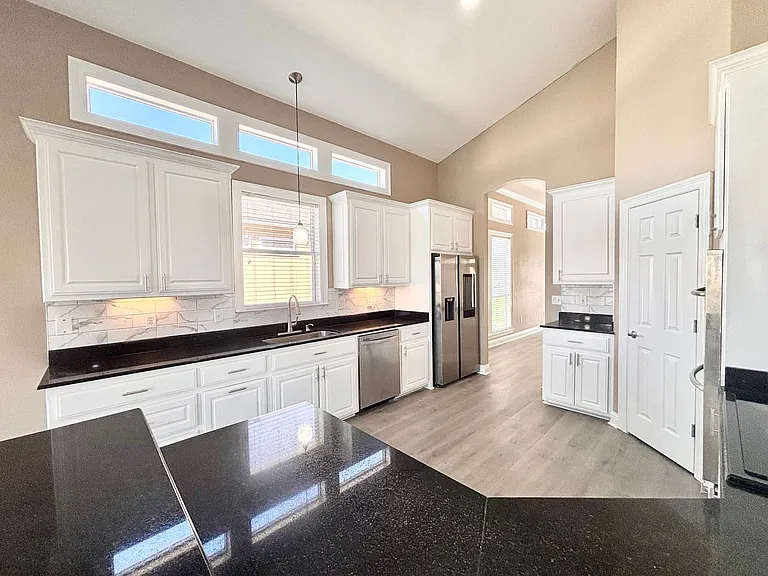 6181 Royal Palms Dr — Photo 5