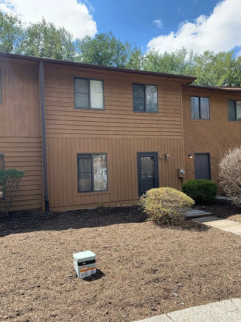 3 Bedroom 2.5 Bath Townhouse — Photo 1