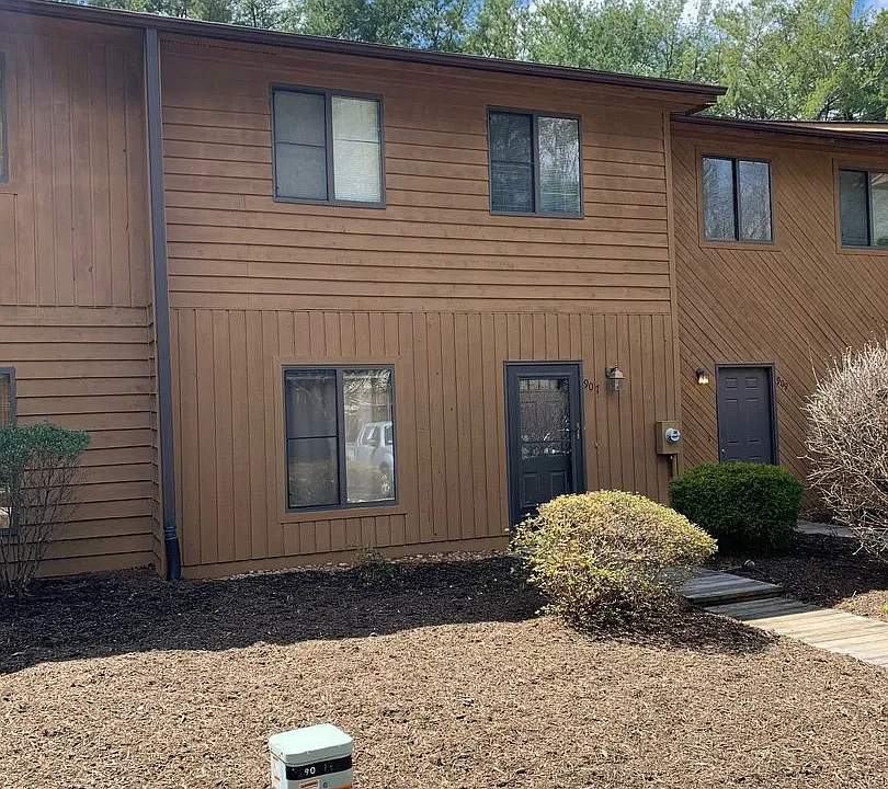 931 Lora Ln
