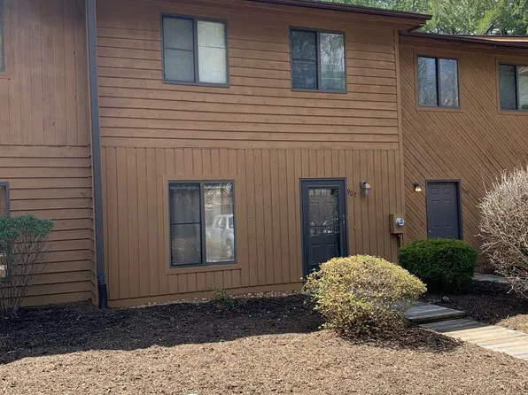 931 Lora Ln, Blacksburg, VA 24060