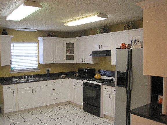2nd image of 1509 Zeneta Ave