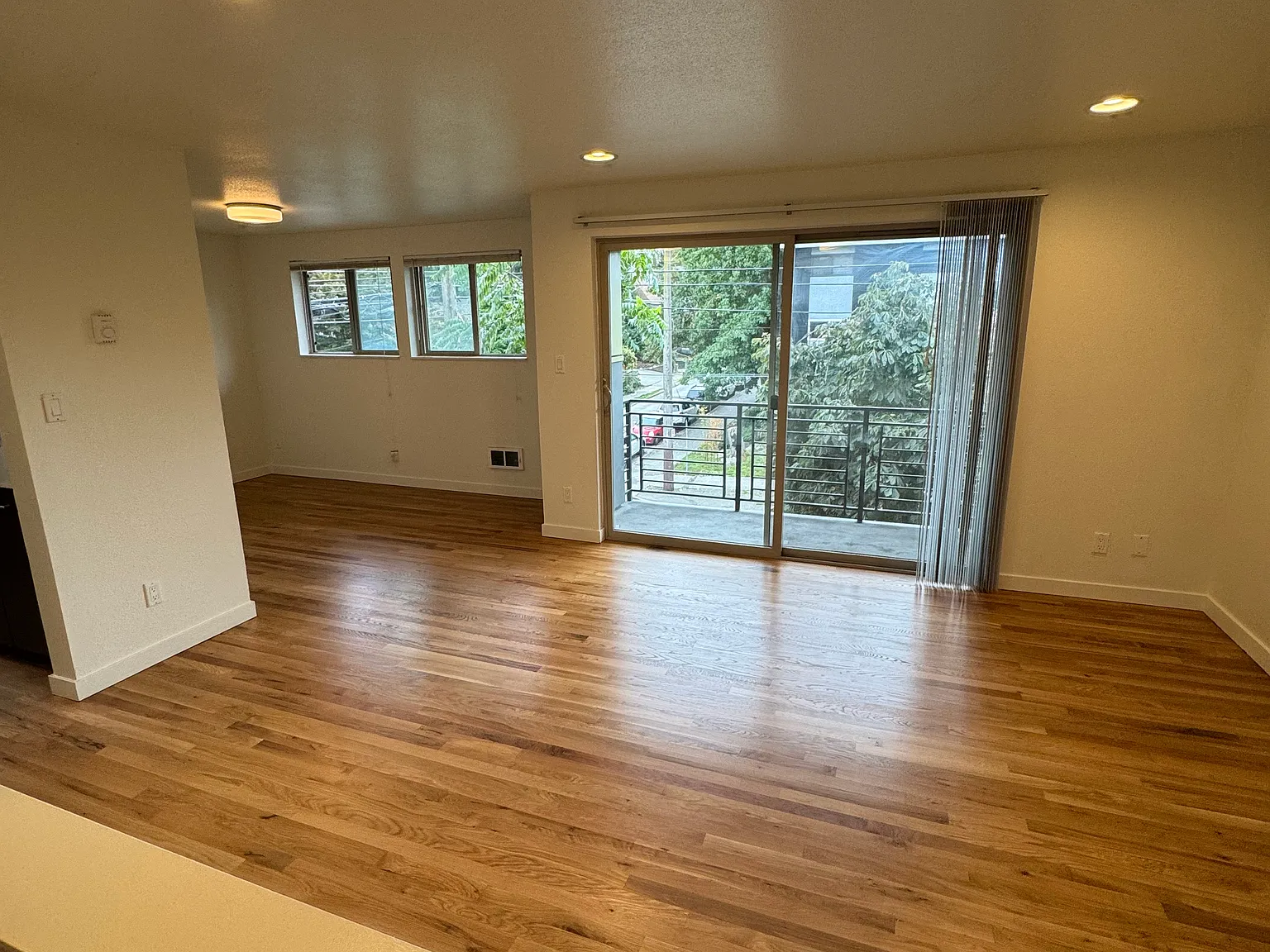 2 bed, 870 sqft, $2,425 — Photo 2