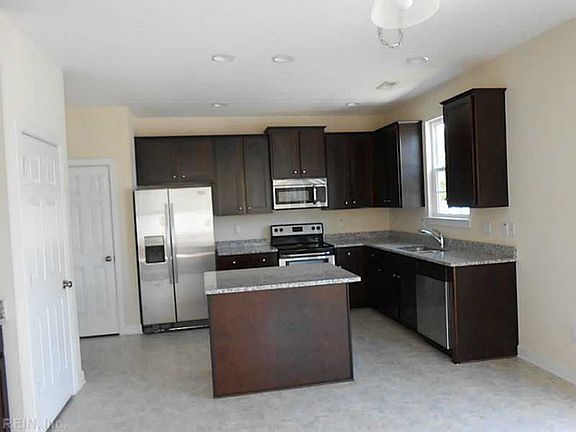 4th image of 2608 Riverwatch Dr