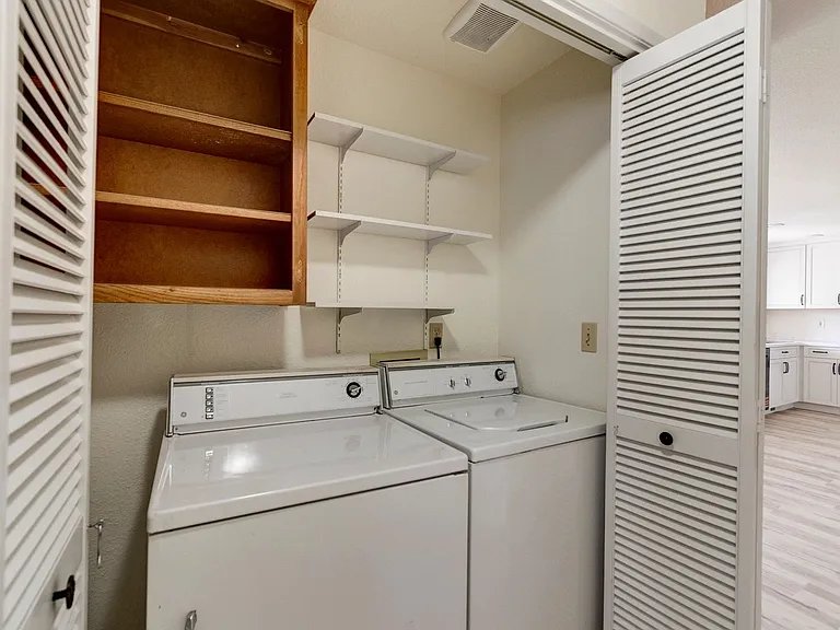 418 SW Erie Cir — Photo 20