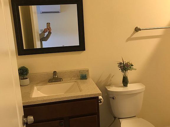Bathroom apt 14