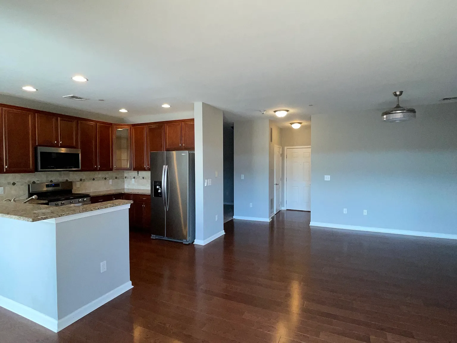 1 bed, 1.5 bath, 1236 sqft, $2,600 — Photo 2