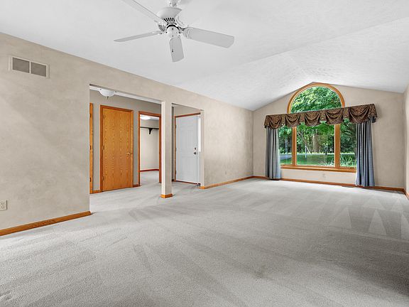 5th image of 9433 E H Ave