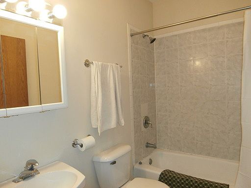 3rd image of 4955 N Damen Ave
