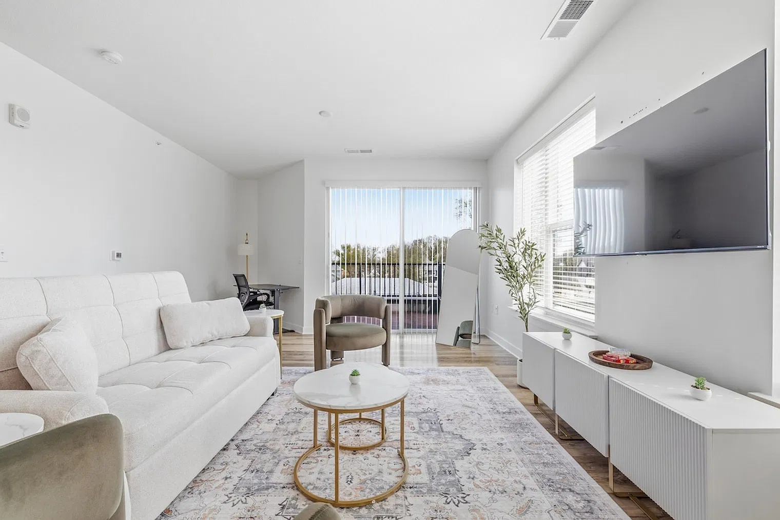 1 bed, 1.0 bath, $3,847 — Photo 4