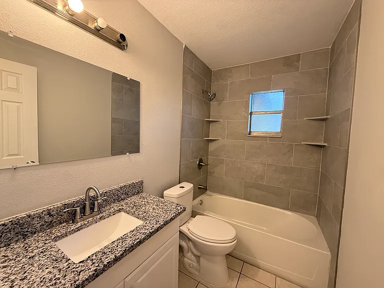 1337 NE 16th St — Photo 8