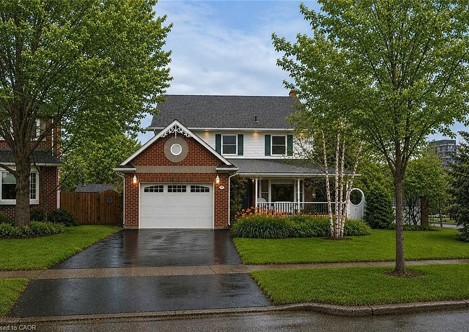 1st image of 690 Robertson Cres