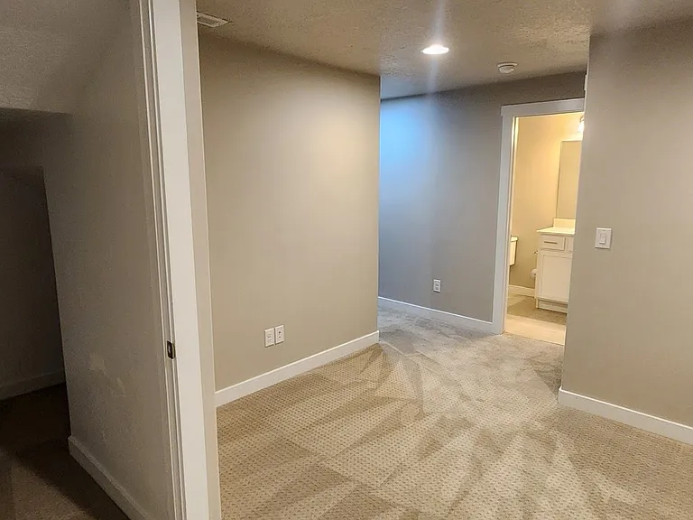 1255 N Main St — Photo 23