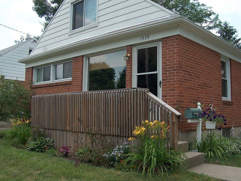 2nd image of 1539 Malden Ave