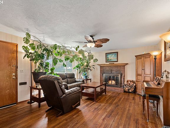 4th image of 8551 SE 34th Ave