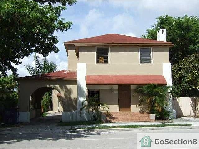 1st image of 828 NW 17th Ave APT 4