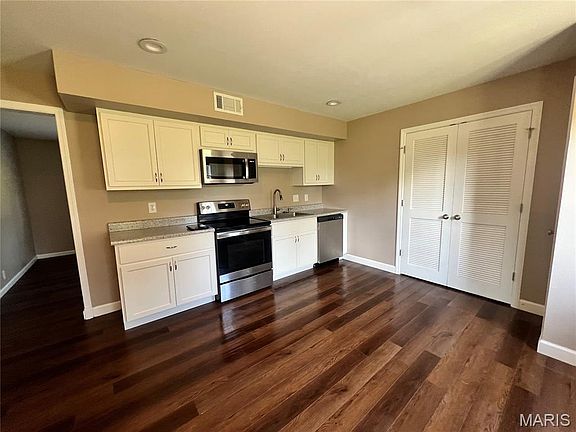 3rd image of 1 Maple Dr