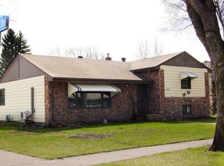 1427 S 17th St, Grand Forks, ND 58201