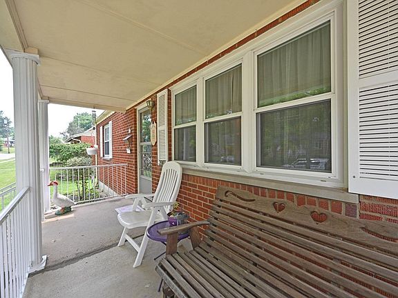 3rd image of 3987 Beavercreek Cir