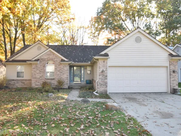 519 River Ridge Dr, Waterford, MI 48327