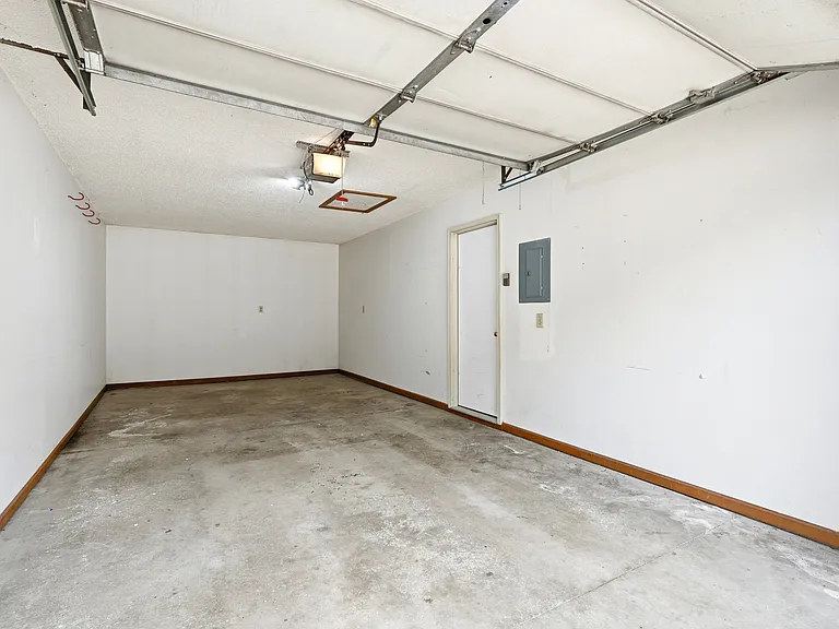 1462 E Kammerer Rd — Photo 16