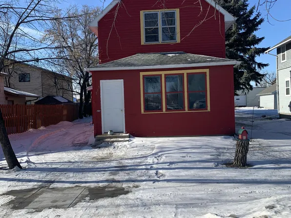 535 Cooper Ave, Grafton, ND 58237