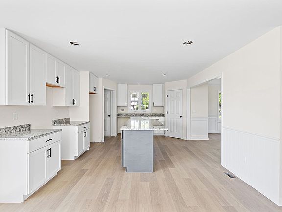 3rd image of 38 Hemlock St