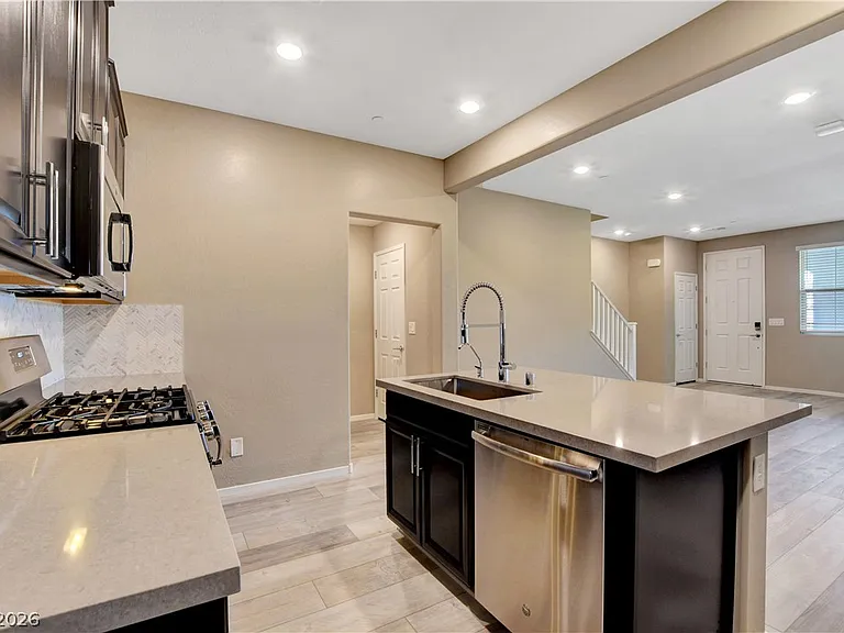28 Lomita Heights Dr — Photo 15
