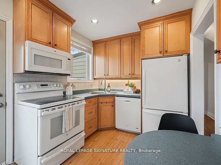 124 Homewood Ave — Photo 12