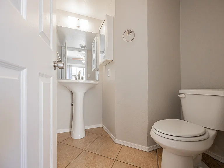 1055 W 5th St #18 — Photo 11