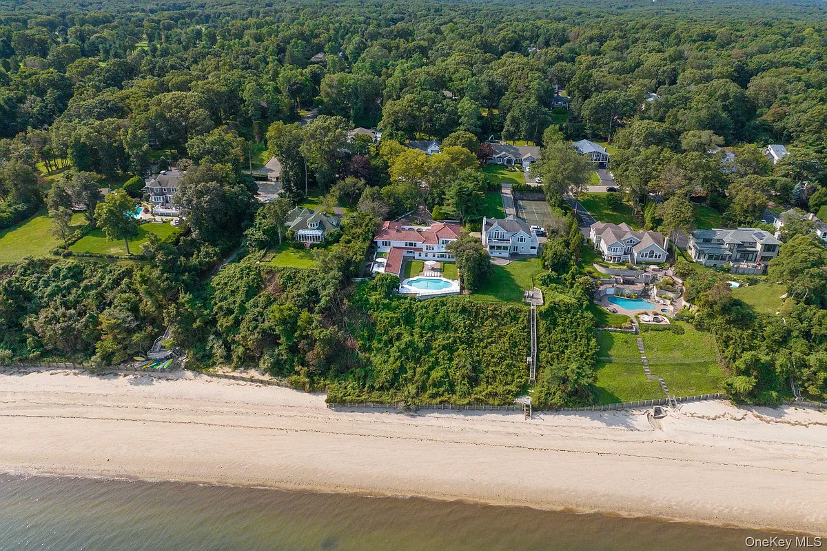 Building Photo - 10 Beach Hill Dr