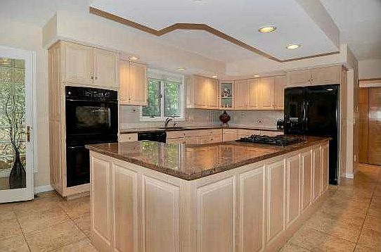 3rd image of 245 Beechwood Dr