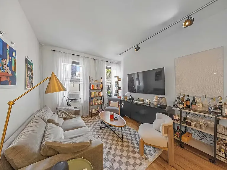238 E 30th St #3R — Photo 1