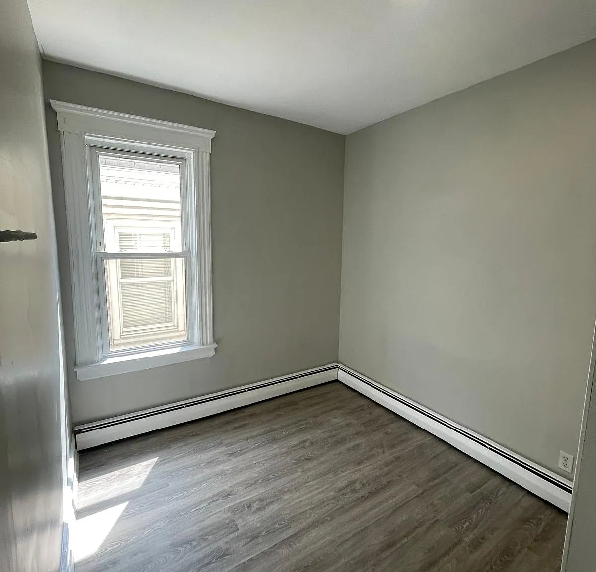 3 bed, 2200 sqft, $2,300 — Photo 2