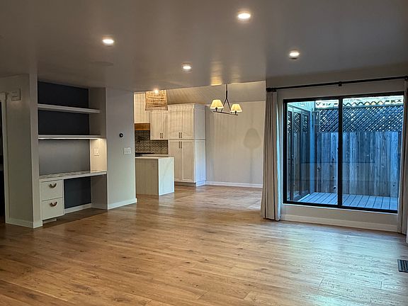 4th image of 1324 Woodside Ct