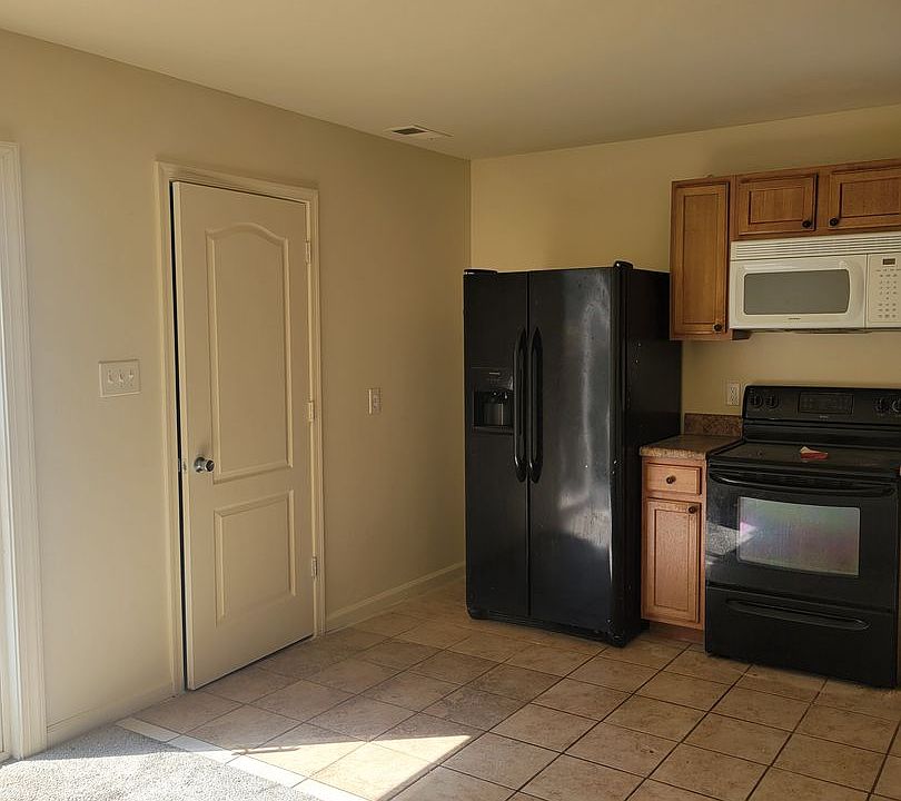 2nd image of 150 Jenness Ln APT C