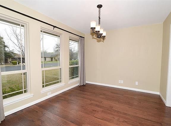 4th image of 806 Powderhorn Dr