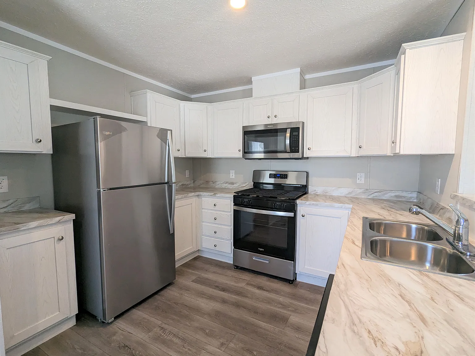 2 bed, 1.0 bath, $1,229 — Photo 2
