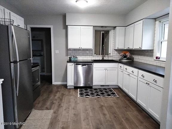 3rd image of 1917 Pleasant Dr