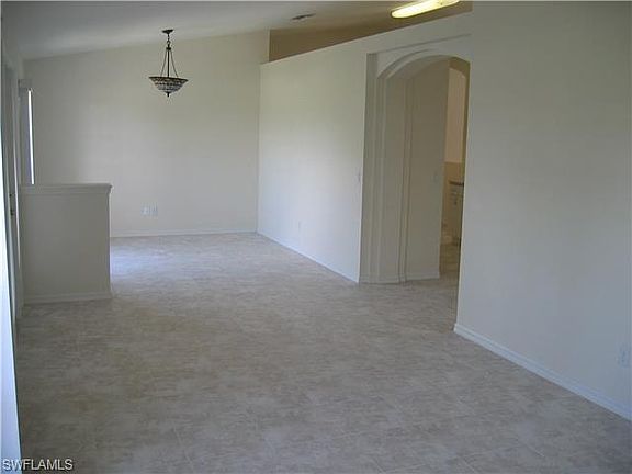 4th image of 122 SE 8th Pl