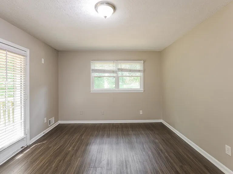 970 Kathryn Ct — Photo 8